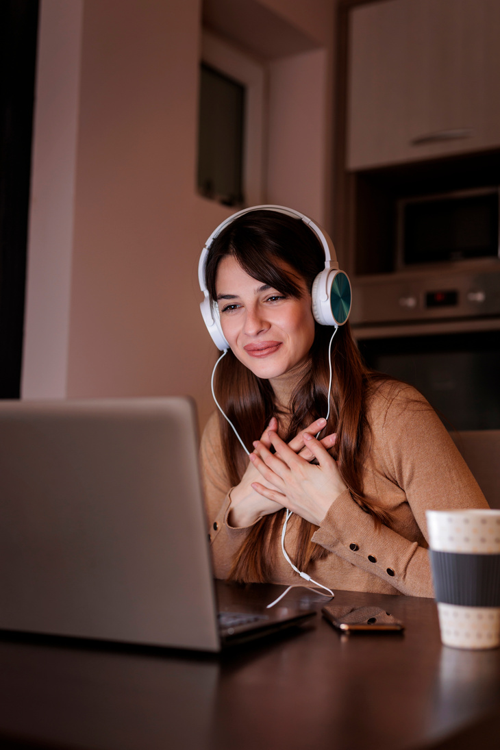 Woman teaching an online class course